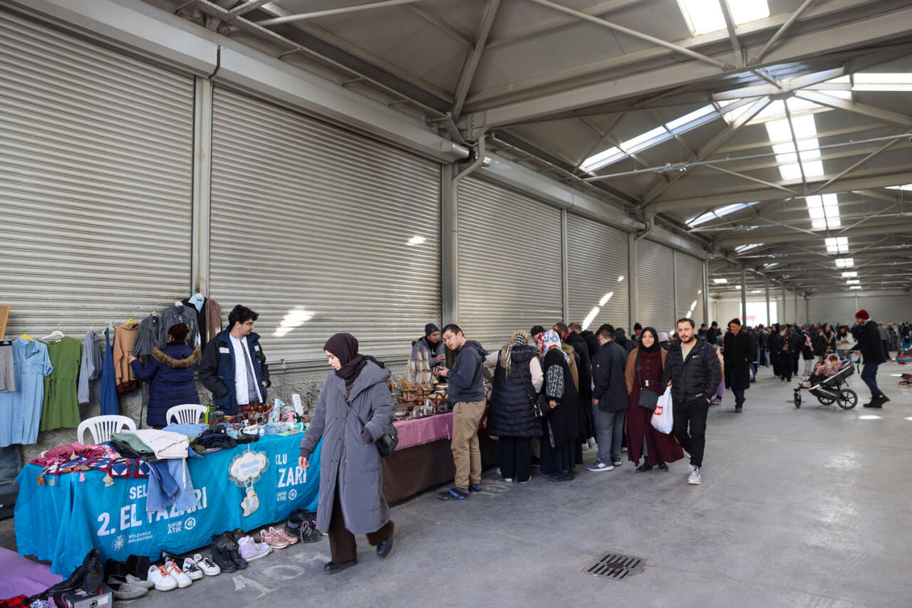 Konya’nın en ucuz pazarı yeni yılda da gözde 6